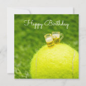 ビールの誕生日グラスとテニスボール (正面)