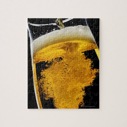 ビールをグラスに注いだ ジグソーパズル (縦)