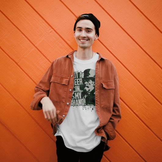 「ビールを片手に」セント・パトリックの日 Tシャツ