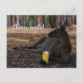 ビールを飲みながらリラックスするカンガルー　オーストラリア　面白い ポストカード