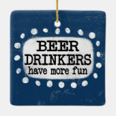 ビールを飲む人のおもしろいオーナメント セラミックオーナメント (裏面)