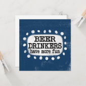 ビールを飲む人のおもしろいグリーティングカードの数が増える カード (正面/裏面インサイチュ)