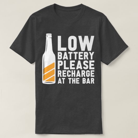 ビールを飲む人アルコールのバー Tシャツ (デザイン正面)