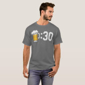ビールを飲む人向けの面白いミーム30選 Tシャツ (正面フル)