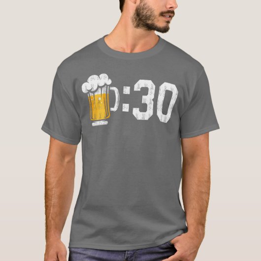 ビールを飲む人向けの面白いミーム30選 Tシャツ (正面)