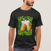 ビールを飲む心配はないSt patricks dayおもしろいDri Tシャツ (正面)