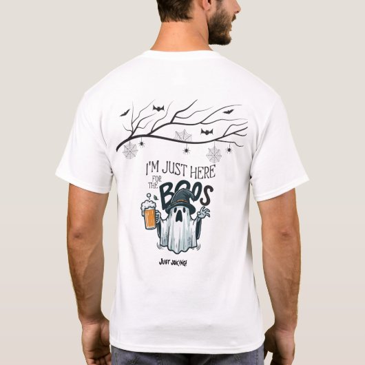 ビールを飲んでくつろぐクモ、コウモリ、オバケ Tシャツ (裏面)