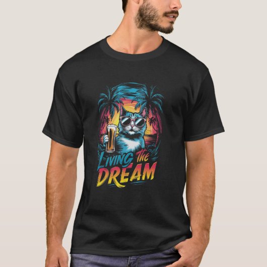 ビールを飲んで夢のような生活を送る猫 Tシャツ (正面)