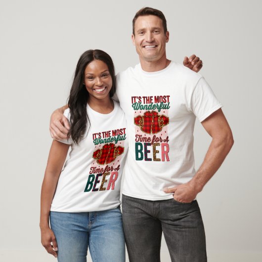 ビールクリスマスに最高の時がやってきた Tシャツ (ユニセックス)