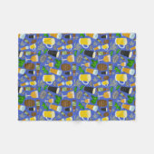 ビールグラスボトルホップバーリーパターンブルーブルワリー フリースブランケット (正面(横))