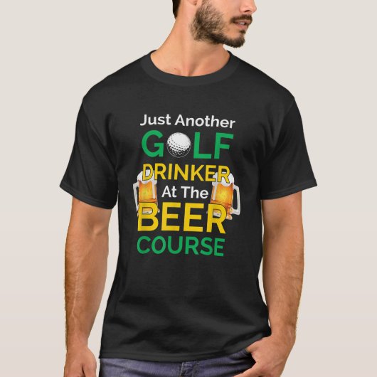 ビールコーおもしろいスでゴルフを飲むゴルフドリンカー Tシャツ (正面)