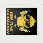 ビールタイム マダファカス ファニーメーム ダック グース レトロ タペストリー (正面(横))