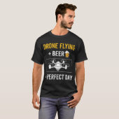 ビールデイドローン飛んでいるドローン Tシャツ (正面フル)