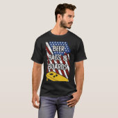 ビールバッグとボードアメリカンコーンホールプレーヤーUSA Tシャツ (正面フル)