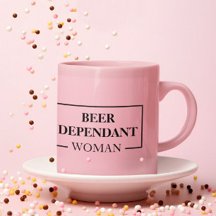 ビールモダン依存女性ピンクおもしろい引用文 マグカップ