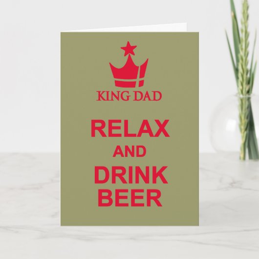 ビールリラックスを飲む父の日グレーの赤いカード カード (正面)