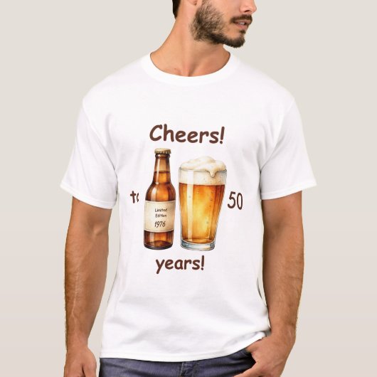 ビール好きな大人への誕生日プレゼントに Cheers Beer Custom Age Birthda Tシャツ (正面)