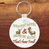 ビール射撃、 発砲鹿の飲用 キーホルダー (正面)