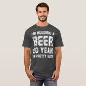 ビール持ってるから飲かわいらしみ忙しる Tシャツ (正面フル)