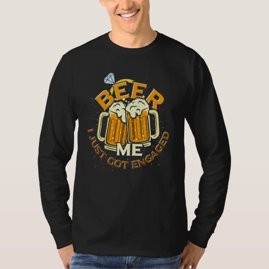 ビール新夫婦婚約した婚約 Tシャツ (正面)