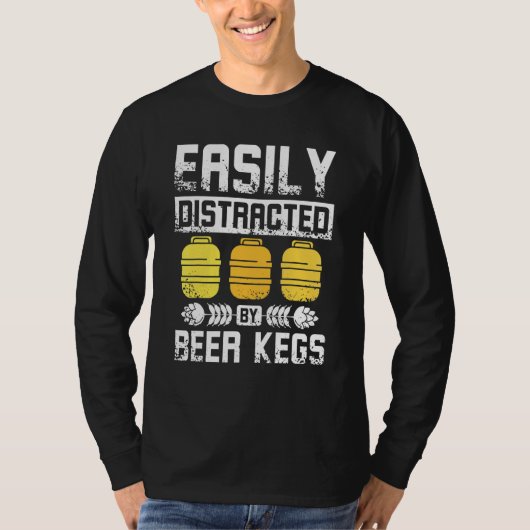 ビール樽に気を取られがち Tシャツ (正面)