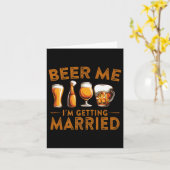 ビール私が結婚する新郎新婦おもしろいbache カード (黄色い花)