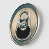 ビール缶ポップ・アートののトップビール飲み屋マンケーブ ラージ壁時計 (傾斜)