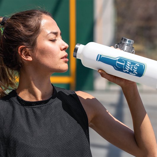 ビール走フィットネスユーモア青ビールを飲む ウォーターボトル