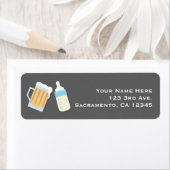 ビール醸造ベビーマグググレーシャワーがある ラベル (インサイチュ)