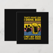 ビール飲み 誕生日 ビールを飲んで 愛犬をペットする 招待状 (正面/裏面)