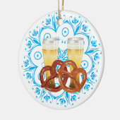 ビール2が付いている漫画のプレッツェル セラミックオーナメント (左)