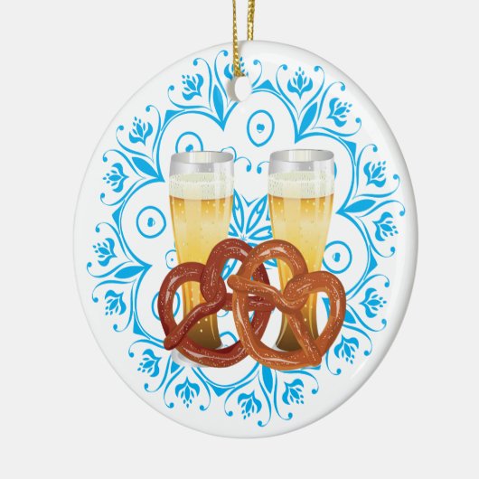 ビール2が付いている漫画のプレッツェル セラミックオーナメント (左)