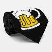 ビール! 醸造物の泡だらけの快活なマグ ネクタイ (ロール)