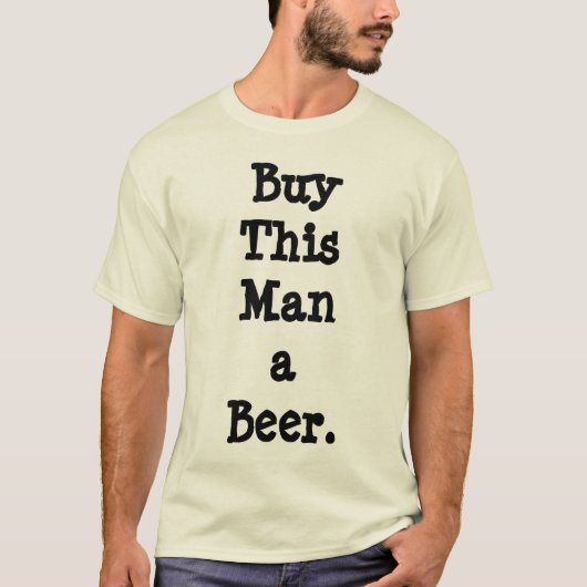 ビールTシャ買ツ – この男はビールの自然の色 Tシャツ (正面)