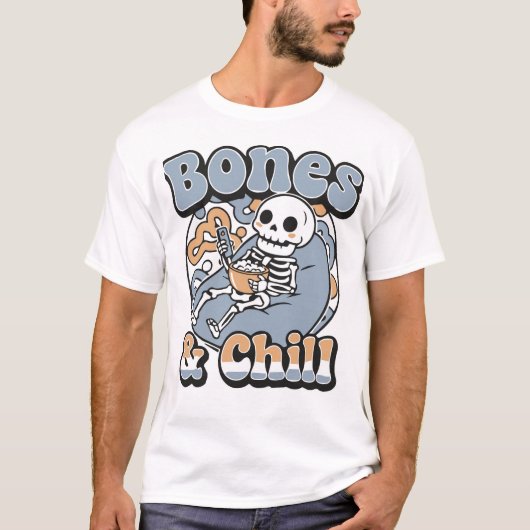 ビーンズバッグでくつろぐおもしろスケルトン Tシャツ (正面)