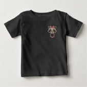 ビーンタウン盗賊の子Tシャツピンク ベビーTシャツ (正面)
