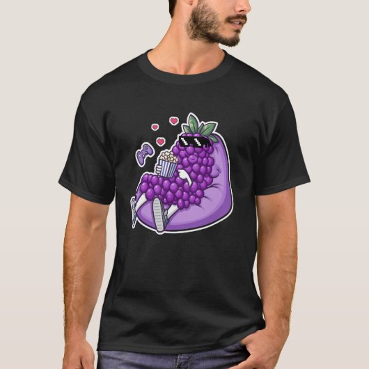 ビーンバッグでくつろぐ漫画のぶどう Tシャツ (正面)