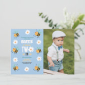 ビー誕生日フォトパーティーブルーデイジー2 2 招待状 (スタンド正面)