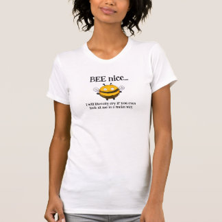ビー・ニース。 Tシャツ