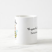 ビー·マグに向けられた コーヒーマグカップ (中央)