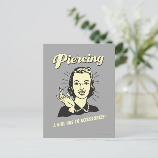 ピアシング:女の子はアクセスする必要がある ポストカード (スタンド正面)
