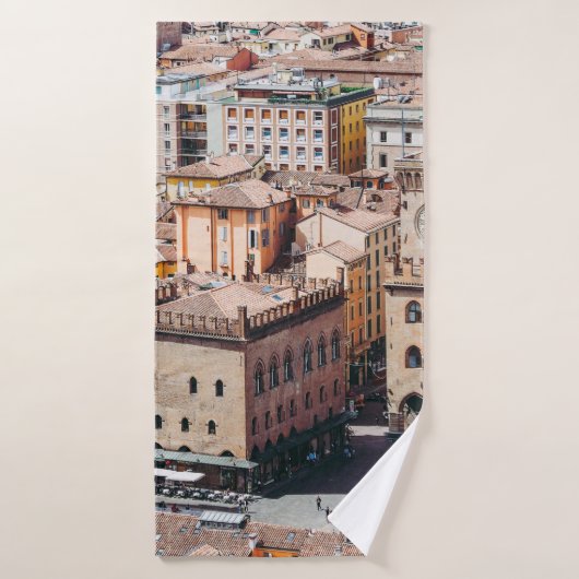 ピアッツァ・マグジョア広場とサン・ペトルの空の眺め バスタオル (バスタオル)