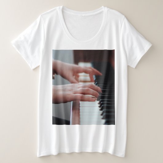 ピアノかわいらしデザイン プラスサイズTシャツ (デザイン正面)