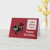 ピアノとのハッピーバースデーは写真を加えます カード (黄色い花)