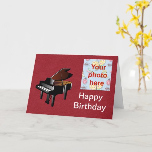 ピアノとのハッピーバースデーは写真を加えます カード (黄色い花)