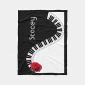 ピアノのキーボードと赤エレガントいローズ フリースブランケット (正面)