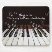 ピアノのキーボード上のバブルと引用文の抄紙 マウスパッド (正面)