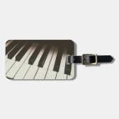 ピアノの鍵盤 - おしゃれなモノクロ写真 ラゲッジタグ (正面横)