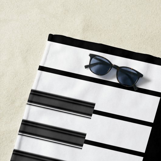 ピアノはコードの世界音楽フォーマルでシックな黒を調整します ビーチタオル (インサイチュ)