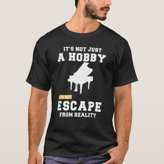 ピアノは単なる趣味ではなく、私が逃げること実在だ Tシャツ (正面)